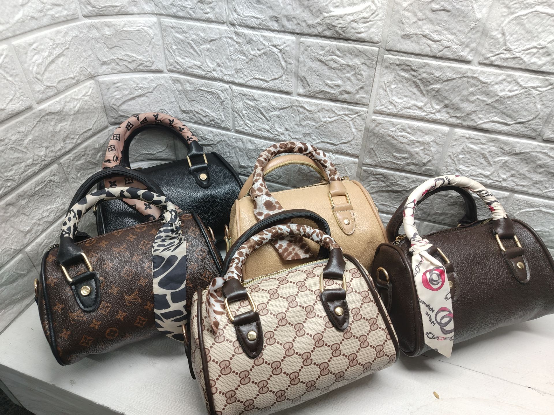 کیفدخترانه دستی مدل صندوقی مارک جنس چرم مصنوعی